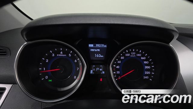 Hyundai AVANTE 2014 — photo 8
