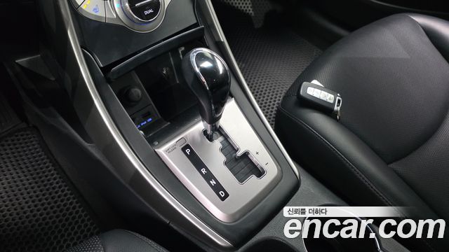 Hyundai AVANTE 2014 — photo 9