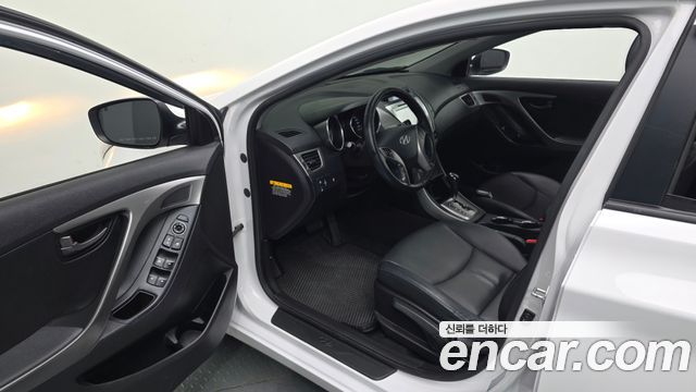 Hyundai AVANTE 2014 — photo 10
