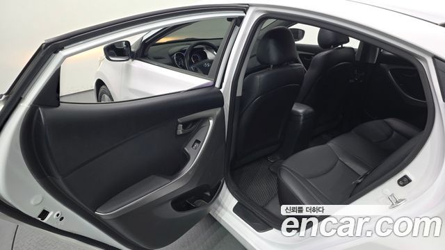 Hyundai AVANTE 2014 — photo 11