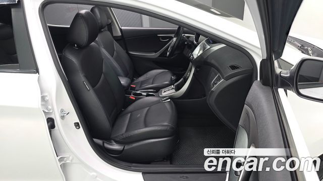 Hyundai AVANTE 2014 — photo 12