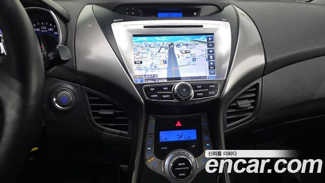 Hyundai AVANTE 2014 — photo 17