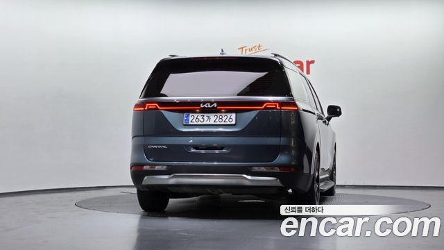 Kia Canival 2023 — photo 4