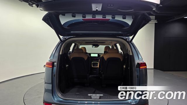 Kia Canival 2023 — photo 20
