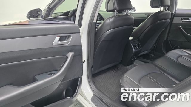 Hyundai Sonata 2016 — photo 18