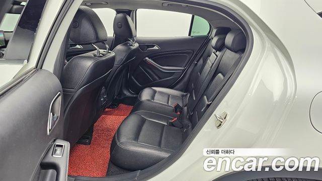 Mercedes-Benz GLA-Class 2017 — photo 11