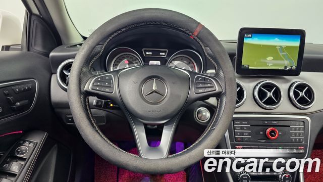 Mercedes-Benz GLA-Class 2017 — photo 14
