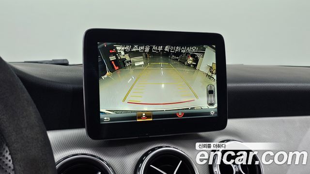 Mercedes-Benz GLA-Class 2017 — photo 15