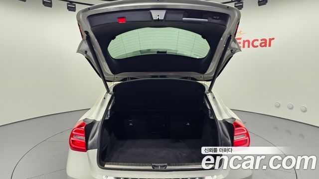 Mercedes-Benz GLA-Class 2017 — photo 17