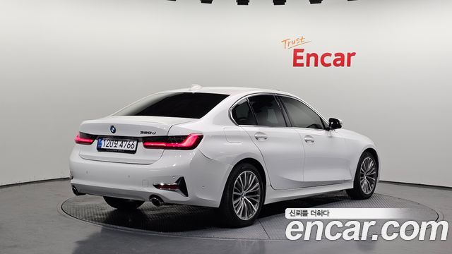 BMW 3-Series 2022 — photo 2