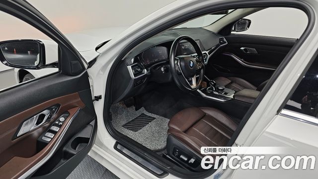 BMW 3-Series 2022 — photo 13