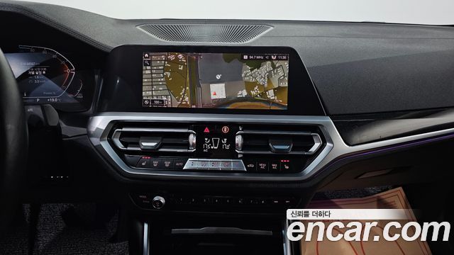 BMW 3-Series 2022 — photo 21