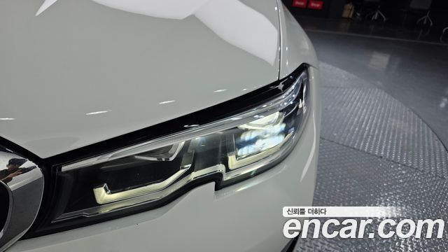 BMW 3-Series 2022 — photo 8