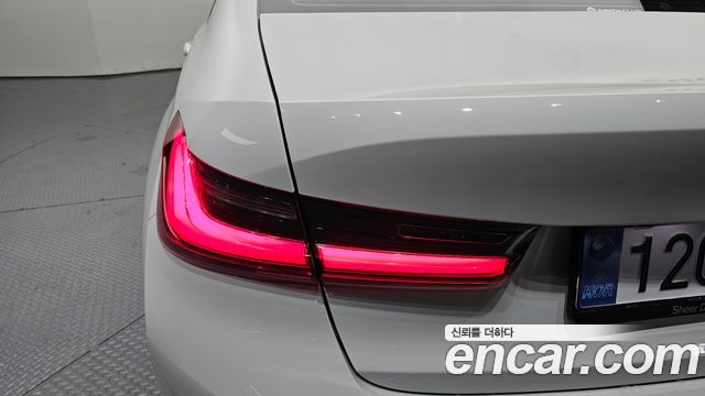 BMW 3-Series 2022 — photo 9