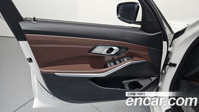BMW 3-Series 2022 — photo 14