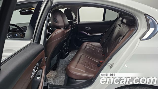 BMW 3-Series 2022 — photo 29