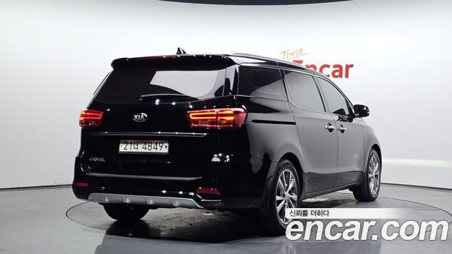 Kia Canival 2019 — photo 2