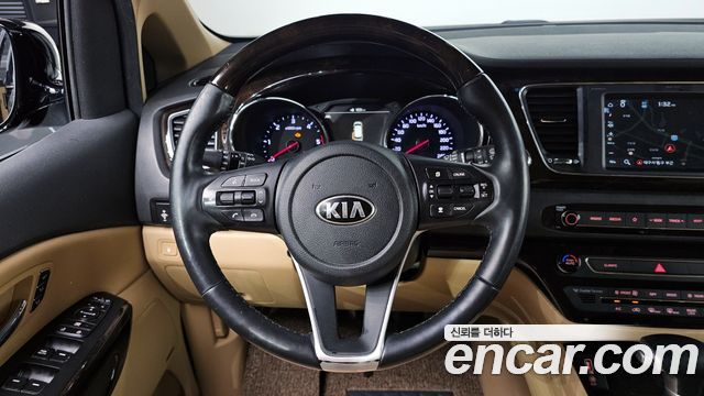 Kia Canival 2019 — photo 13