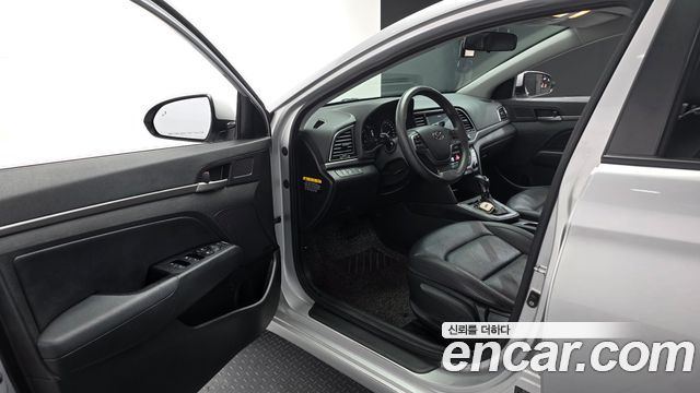 Hyundai AVANTE 2018 — photo 10