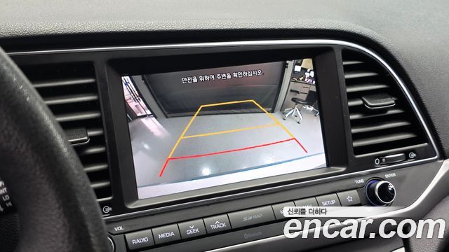 Hyundai AVANTE 2018 — photo 14