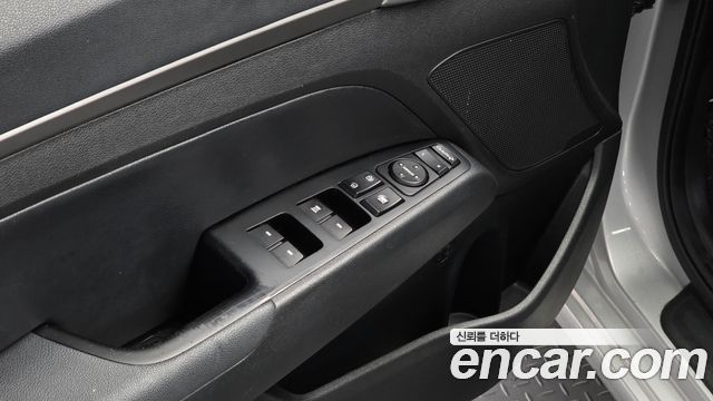 Hyundai AVANTE 2018 — photo 16