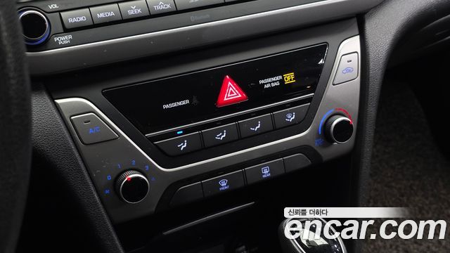 Hyundai AVANTE 2018 — photo 17