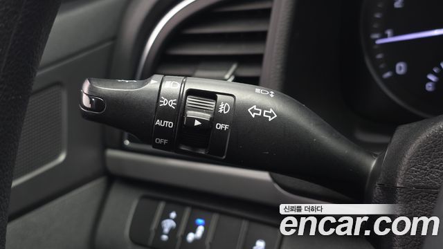 Hyundai AVANTE 2018 — photo 18