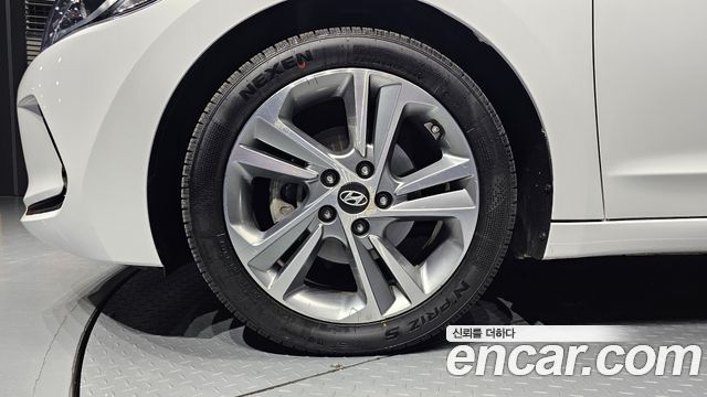 Hyundai AVANTE 2017 — photo 5