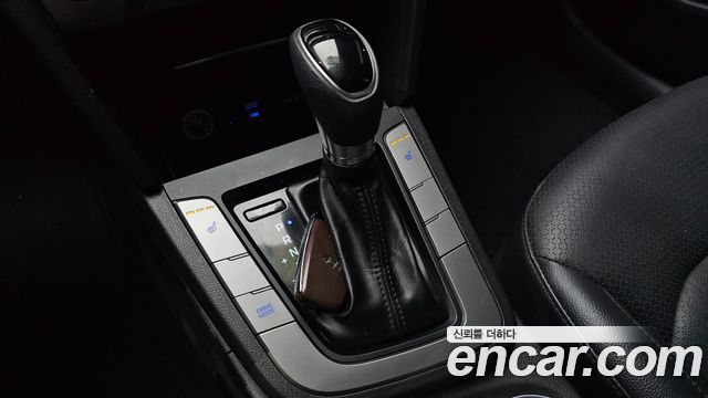 Hyundai AVANTE 2017 — photo 9