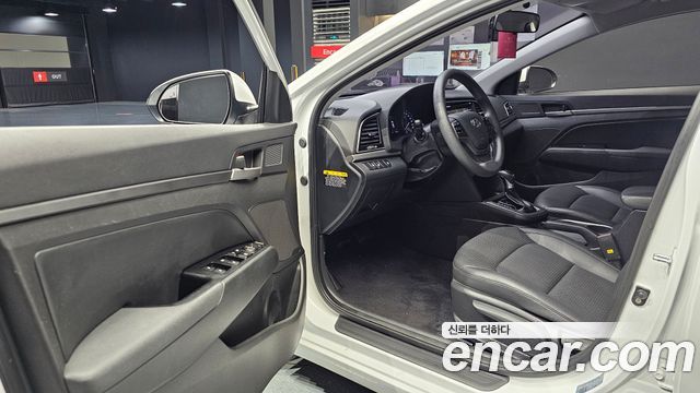 Hyundai AVANTE 2017 — photo 10