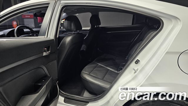Hyundai AVANTE 2017 — photo 13