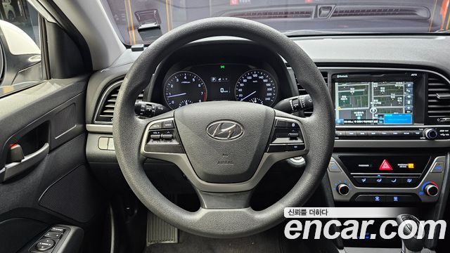 Hyundai AVANTE 2017 — photo 14