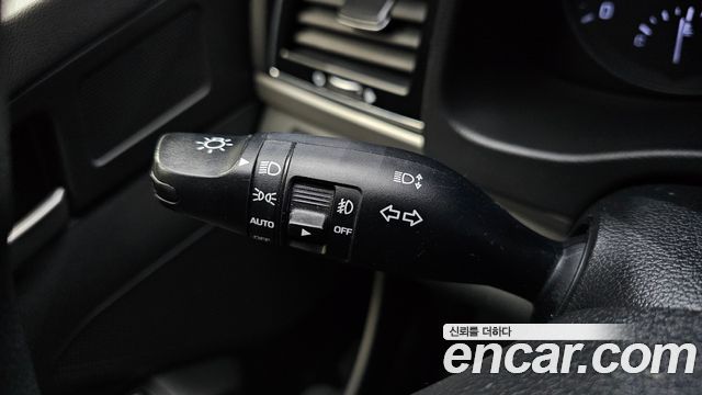 Hyundai AVANTE 2017 — photo 19