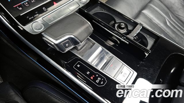 Audi A8 2020 — photo 9