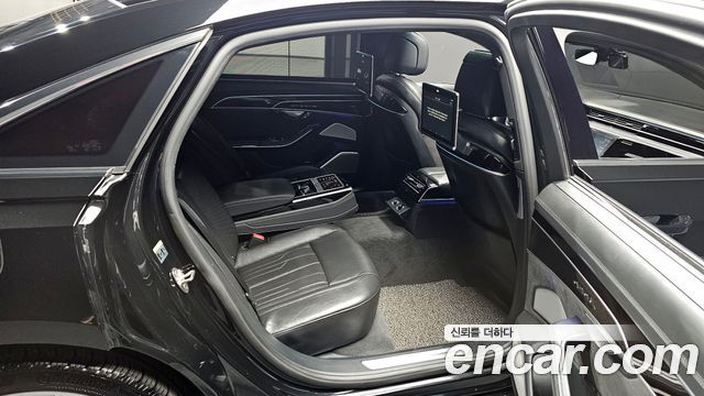 Audi A8 2020 — photo 11