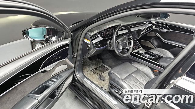 Audi A8 2020 — photo 12