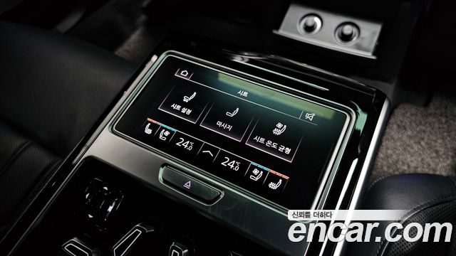 Audi A8 2020 — photo 18