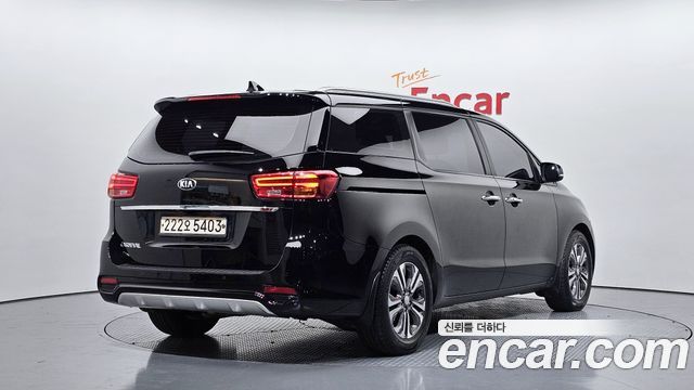 Kia Canival 2020 — photo 2