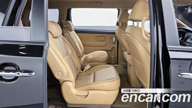 Kia Canival 2020 — photo 11