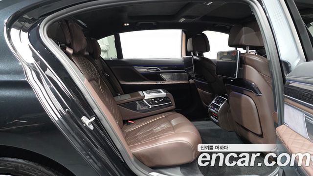 BMW 7-Series 2022 — photo 17