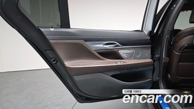 BMW 7-Series 2022 — photo 15