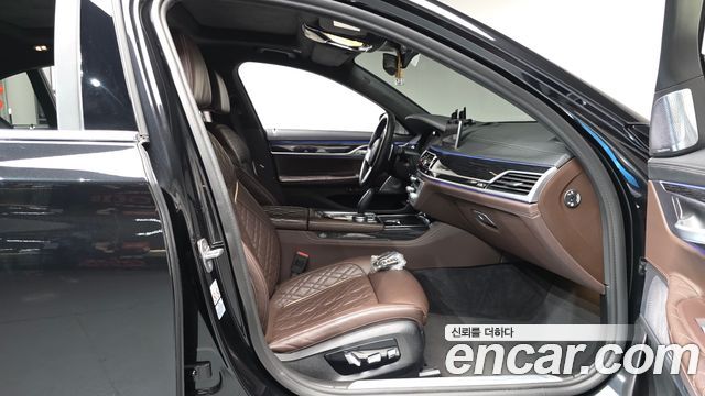 BMW 7-Series 2022 — photo 16