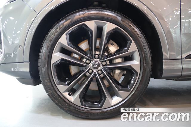Audi Q7 2025 — photo 5