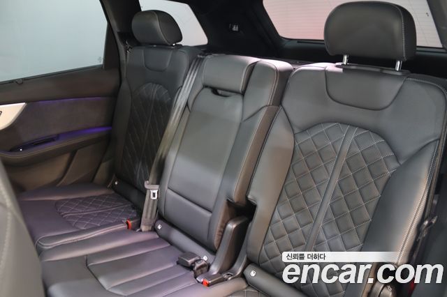 Audi Q7 2025 — photo 10
