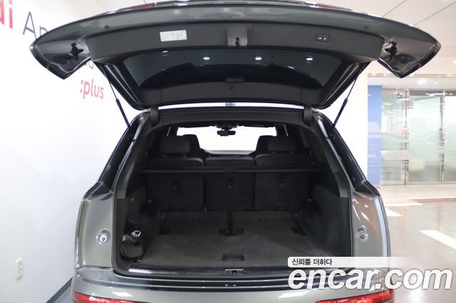 Audi Q7 2025 — photo 11