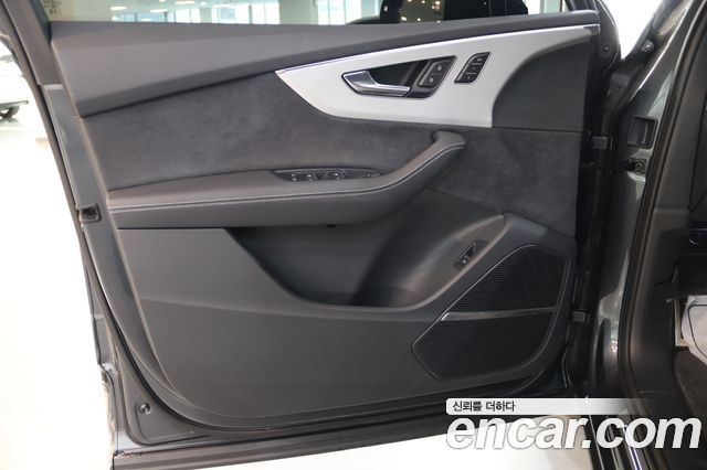 Audi Q7 2025 — photo 16