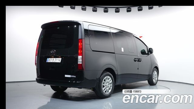 Hyundai Staria 2024 — photo 2