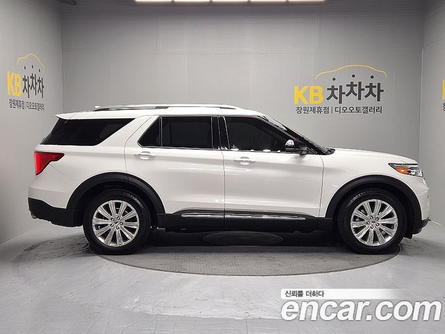 Ford Explorer 2022 — photo 7