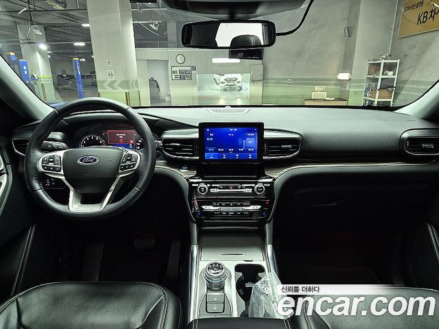 Ford Explorer 2022 — photo 9