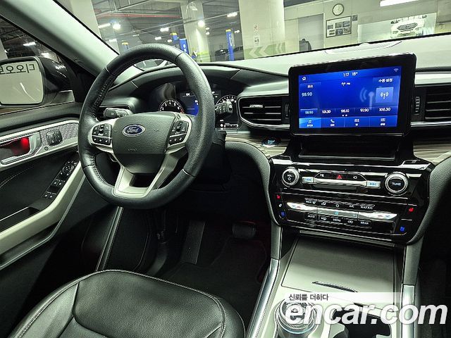 Ford Explorer 2022 — photo 10
